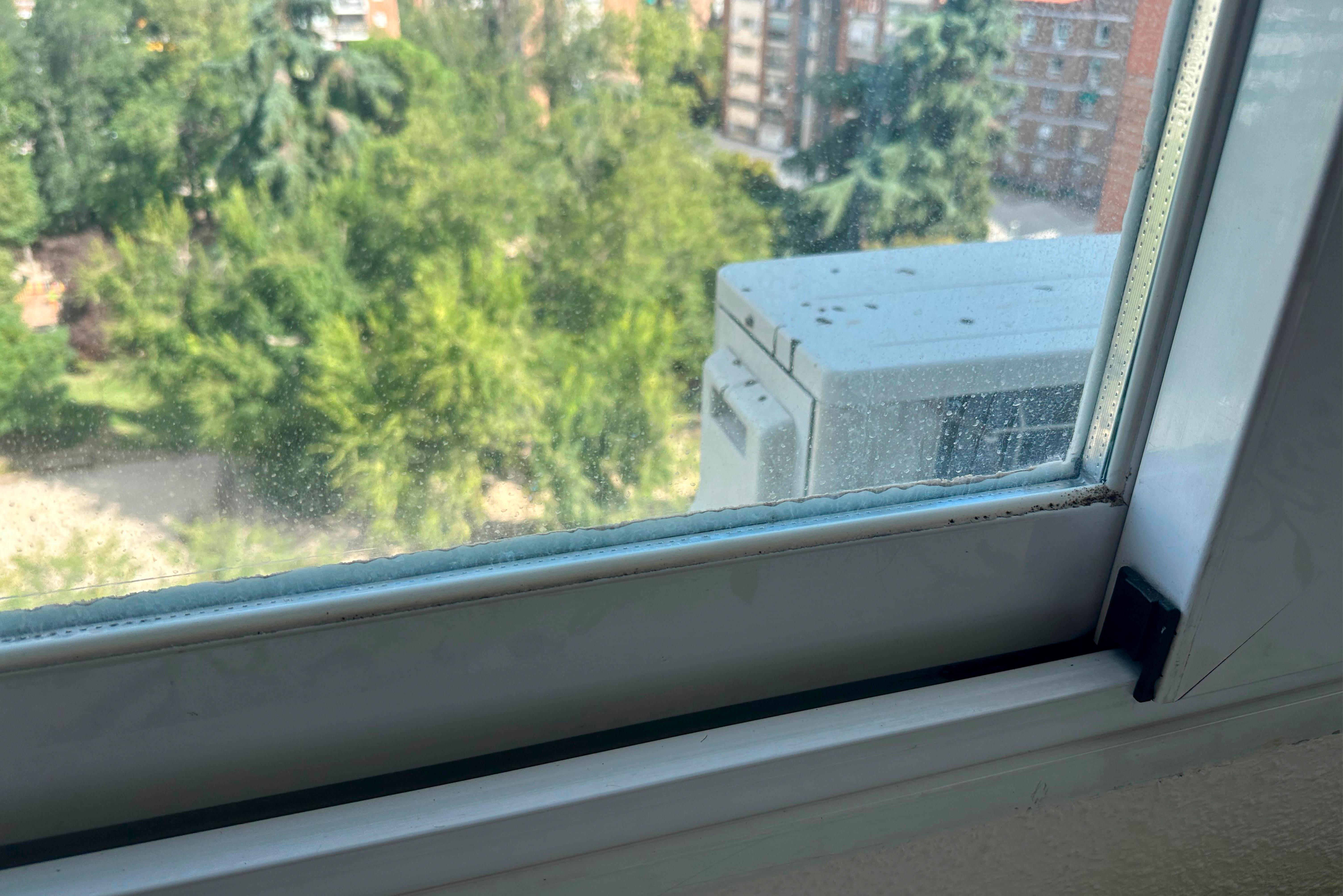 Reparación de ventanas oscilobatientes en Madrid